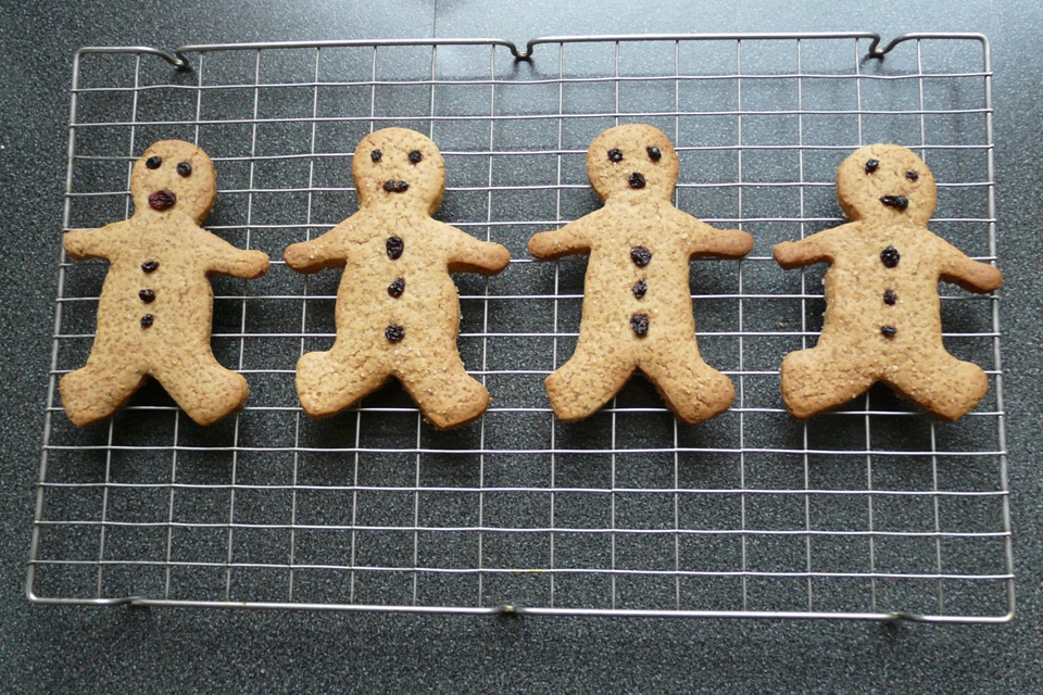 Gingerbread men on a tray